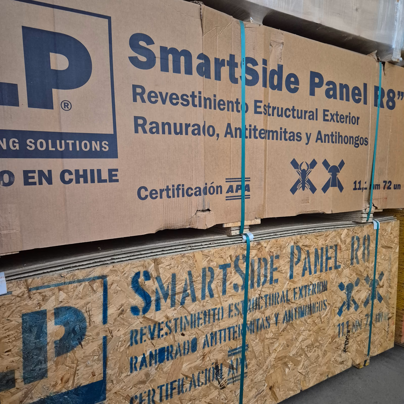 Paneles SmartSide de revestimiento exterior junto a tableros OSB